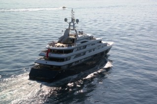 Motor Yact Reverie - Stern